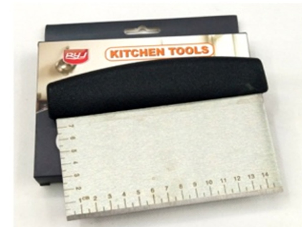 15CM PLASTIC HANDLE DOUGH CUTTER